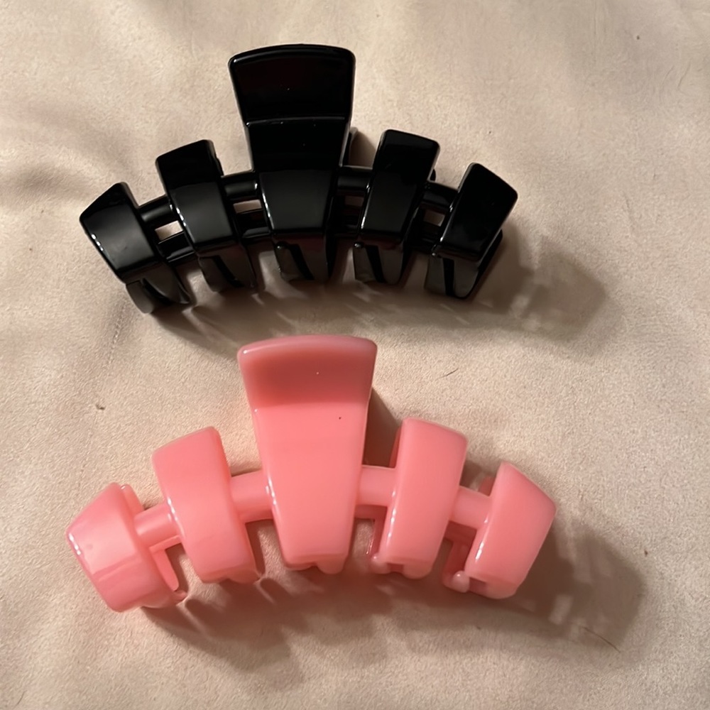 Teleties 1 pink 1 black medium claw clip